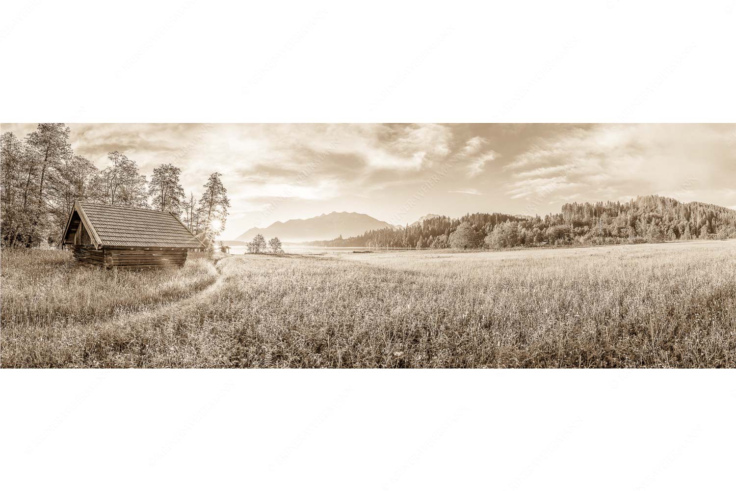 Seewiesen – Seitenverhältnis 3:1 — Heustadel am Barmsee Blick übern Barmsee in den Sonnenaufgang