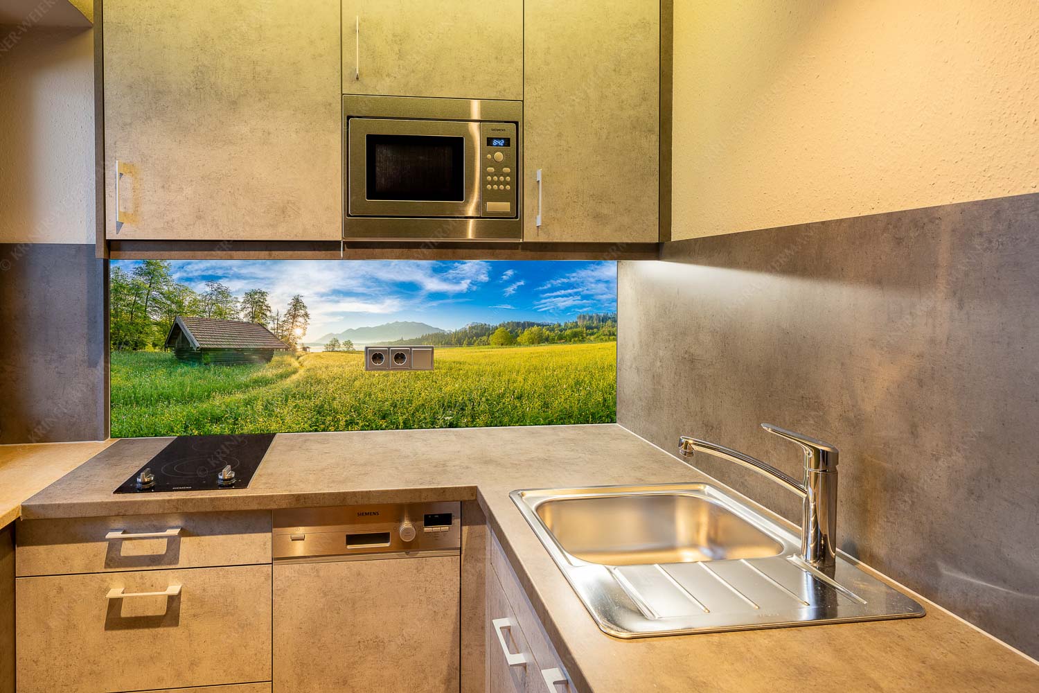 Seewiesen – Größe ca. 150x60cm, Seitenverhältnis 2,5:1 — Heustadel am Barmsee Blick übern Barmsee in den Sonnenaufgang - Seewiesen - Größe ca. 150x60cm, Seitenverhältnis 2,5:1 - Heustadel am Barmsee - weitere Infos unter https://www.kriner-weiermann.de