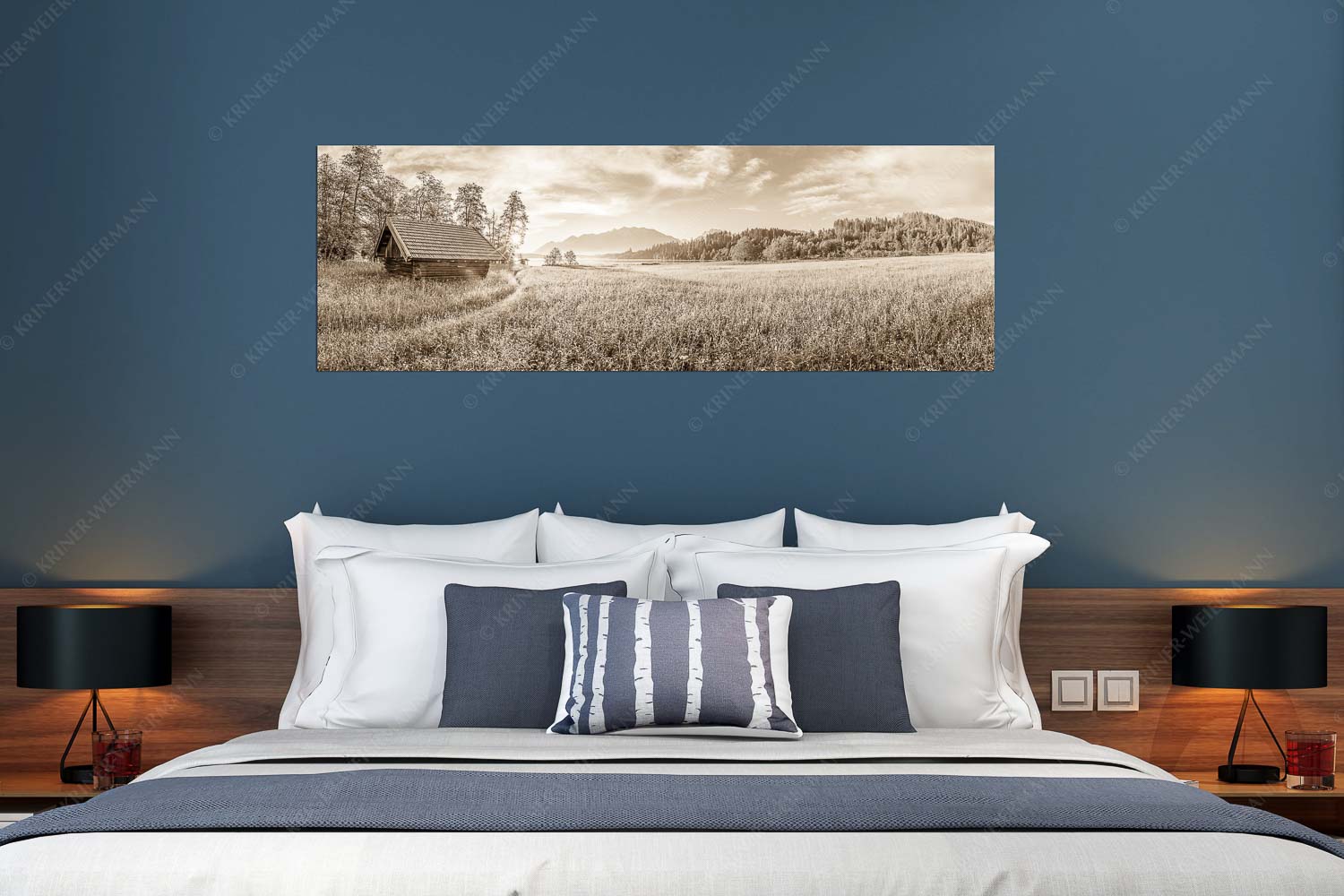 Seewiesen – Größe ca. 180x60cm, Seitenverhältnis 3:1 — Heustadel am Barmsee Blick übern Barmsee in den Sonnenaufgang - Seewiesen - Größe ca. 180x60cm, Seitenverhältnis 3:1 - Heustadel am Barmsee - weitere Infos unter https://www.kriner-weiermann.de