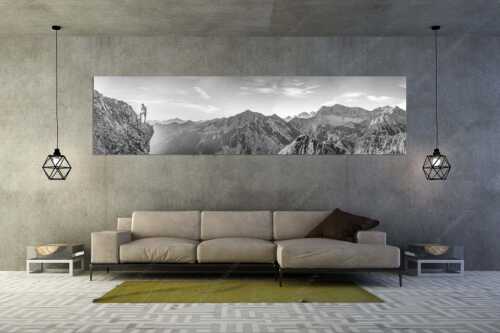 Blick beim Sonnenaufgang zur Soiernspitze - Sei Hoamat - Größe ca. 320x80cm, Seitenverhältnis 4:1 - Historischer Bergsteiger im Soierngebirge - weitere Infos unter https://www.kriner-weiermann.de