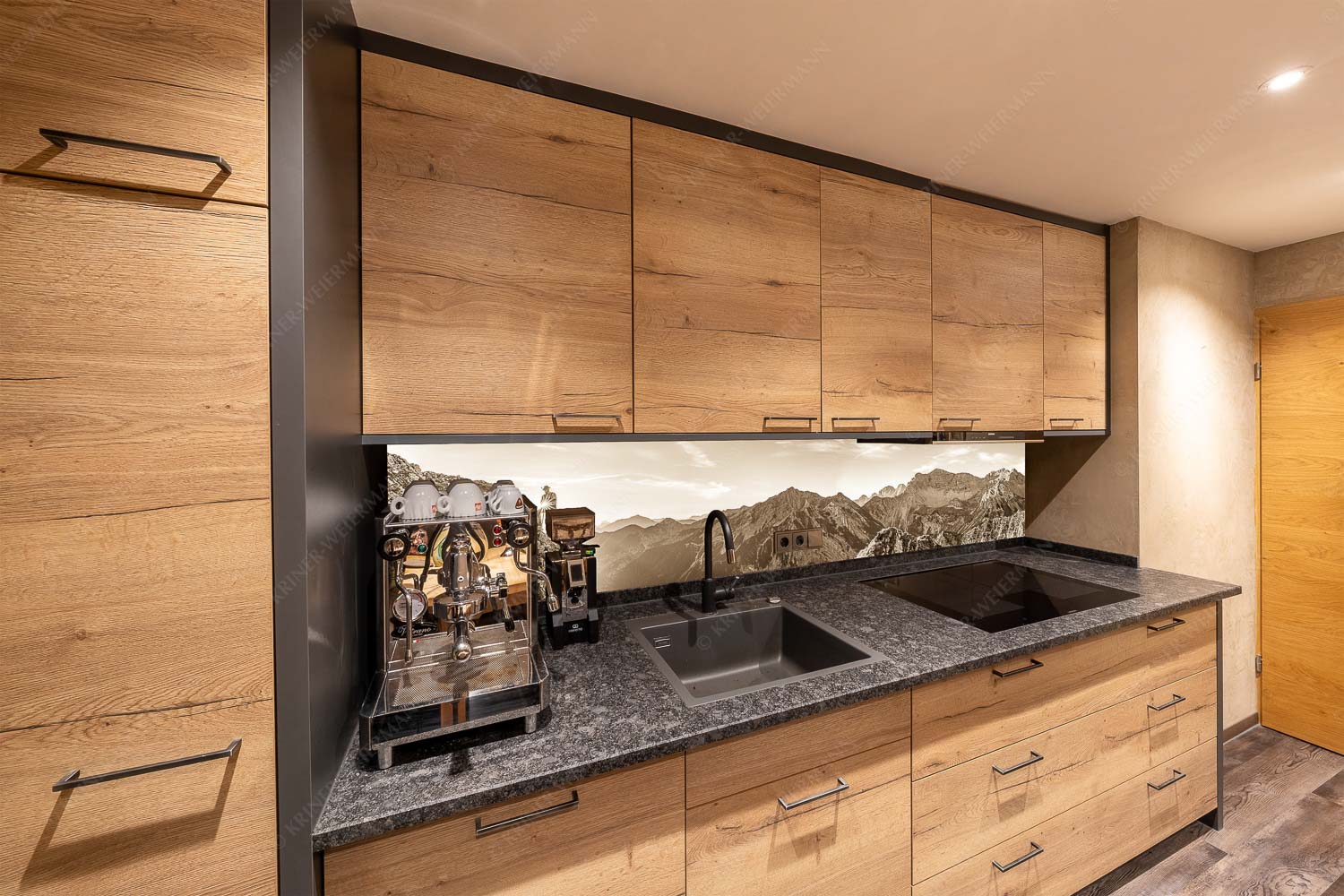 Sei Hoamat – Größe ca. 270x54cm, Seitenverhältnis 5:1 — Historischer Bergsteiger im Soierngebirge Blick beim Sonnenaufgang zur Soiernspitze - Sei Hoamat - Größe ca. 270x54cm, Seitenverhältnis 5:1 - Historischer Bergsteiger im Soierngebirge - weitere Infos unter https://www.kriner-weiermann.de