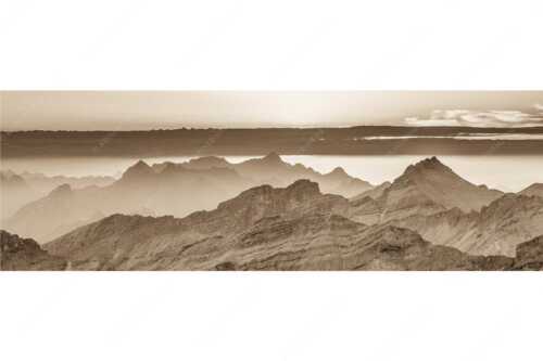 Blick über die Seekarspitze und Zugspitze in den Sonnenuntergang - Separate reality - Seitenverhältnis 3:1 - Abendstimmung Seekarspitze und Wetterstein - weitere Infos unter https://www.kriner-weiermann.de