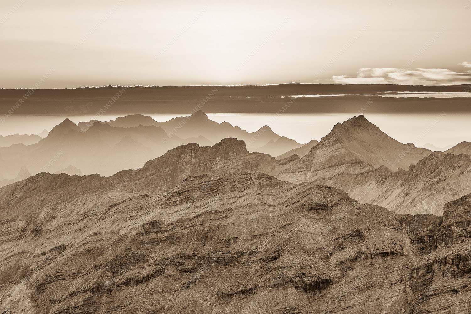 Separate reality – Seitenverhältnis 3:2 — Abendstimmung Seekarspitze und Wetterstein Blick über die Seekarspitze und Zugspitze in den Sonnenuntergang