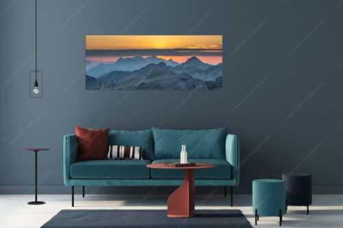 Blick über die Seekarspitze und Zugspitze in den Sonnenuntergang - Separate reality - Größe ca. 175x70cm, Seitenverhältnis 2,5:1 - Abendstimmung Seekarspitze und Wetterstein - weitere Infos unter https://www.kriner-weiermann.de