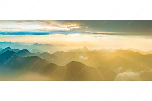 Blick von der Zugspitze über Thannheimer Berge in den Sonnenuntergang - Shining II - Seitenverhältnis 2,5:1 - Grandiose Abendstimmung Zugspitze - weitere Infos unter https://www.kriner-weiermann.de