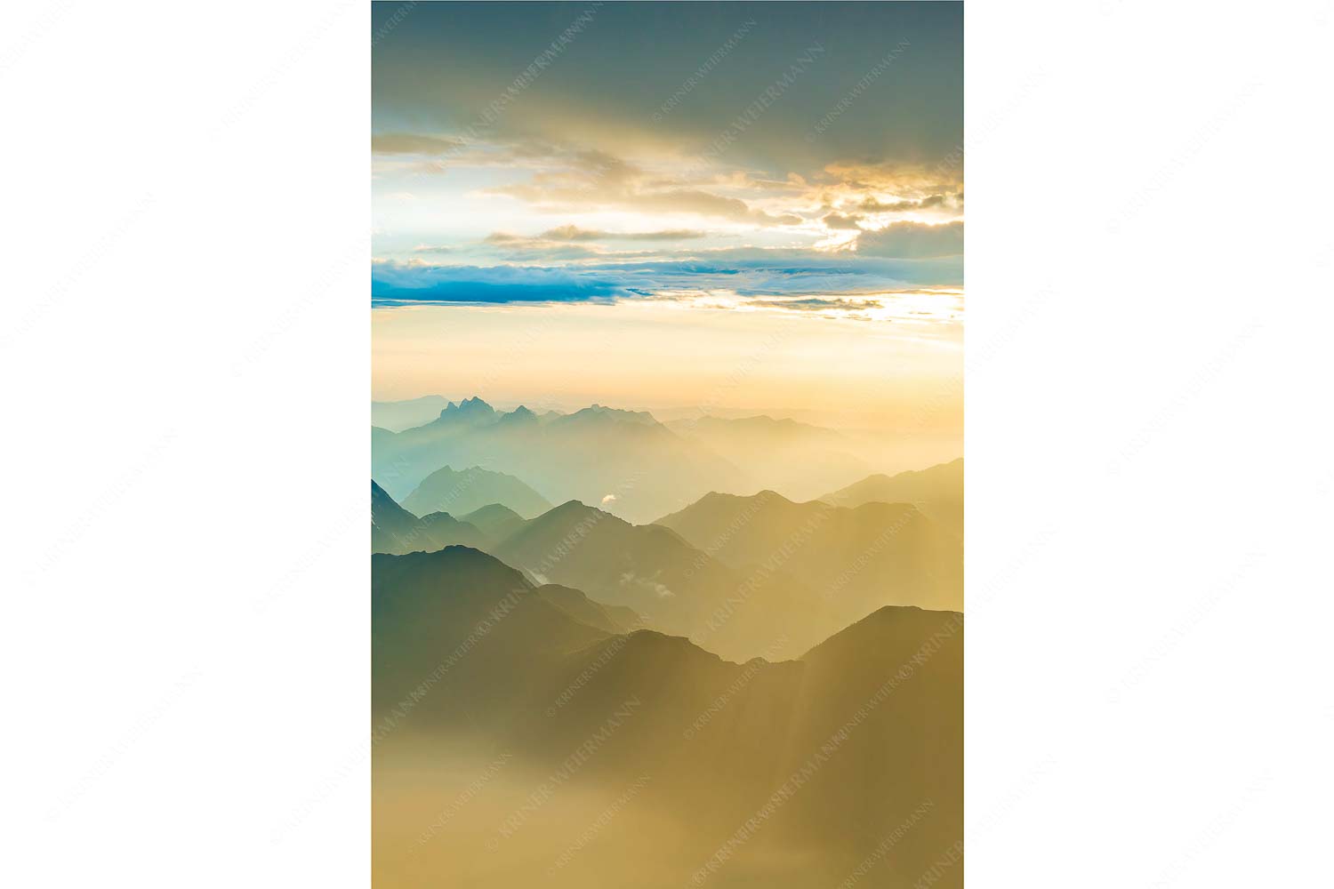 Shining II – Seitenverhältnis 2:3 — Grandiose Abendstimmung Zugspitze Blick von der Zugspitze über Thannheimer Berge in den Sonnenuntergang