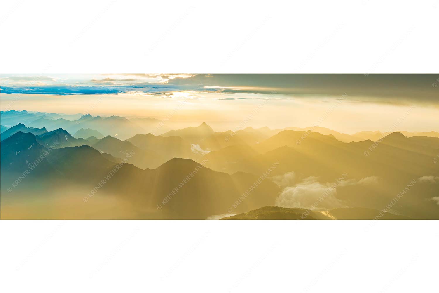 Shining II – Seitenverhältnis 3:1 — Grandiose Abendstimmung Zugspitze Blick von der Zugspitze über Thannheimer Berge in den Sonnenuntergang