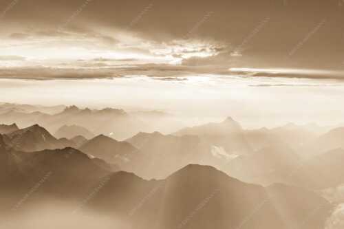 Blick von der Zugspitze über Thannheimer Berge in den Sonnenuntergang - Shining II - Seitenverhältnis 3:2 - Grandiose Abendstimmung Zugspitze - weitere Infos unter https://www.kriner-weiermann.de