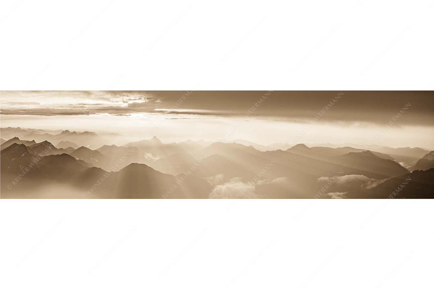 Shining II – Seitenverhältnis 4:1 — Grandiose Abendstimmung Zugspitze Blick von der Zugspitze über Thannheimer Berge in den Sonnenuntergang
