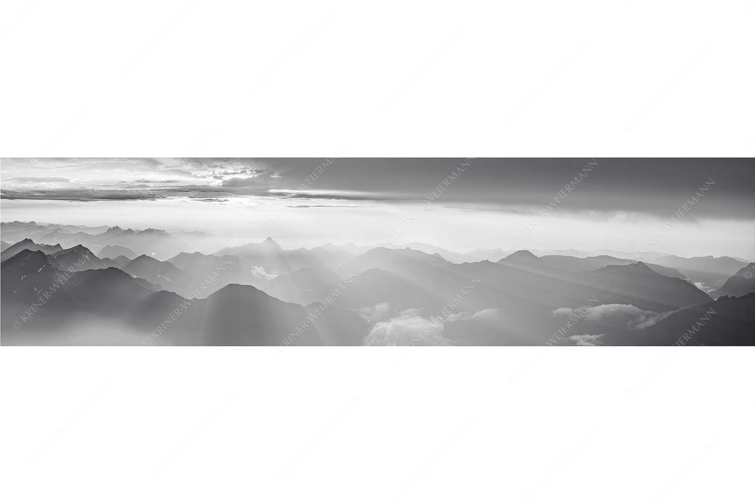 Shining II – Seitenverhältnis 4:1 — Grandiose Abendstimmung Zugspitze Blick von der Zugspitze über Thannheimer Berge in den Sonnenuntergang