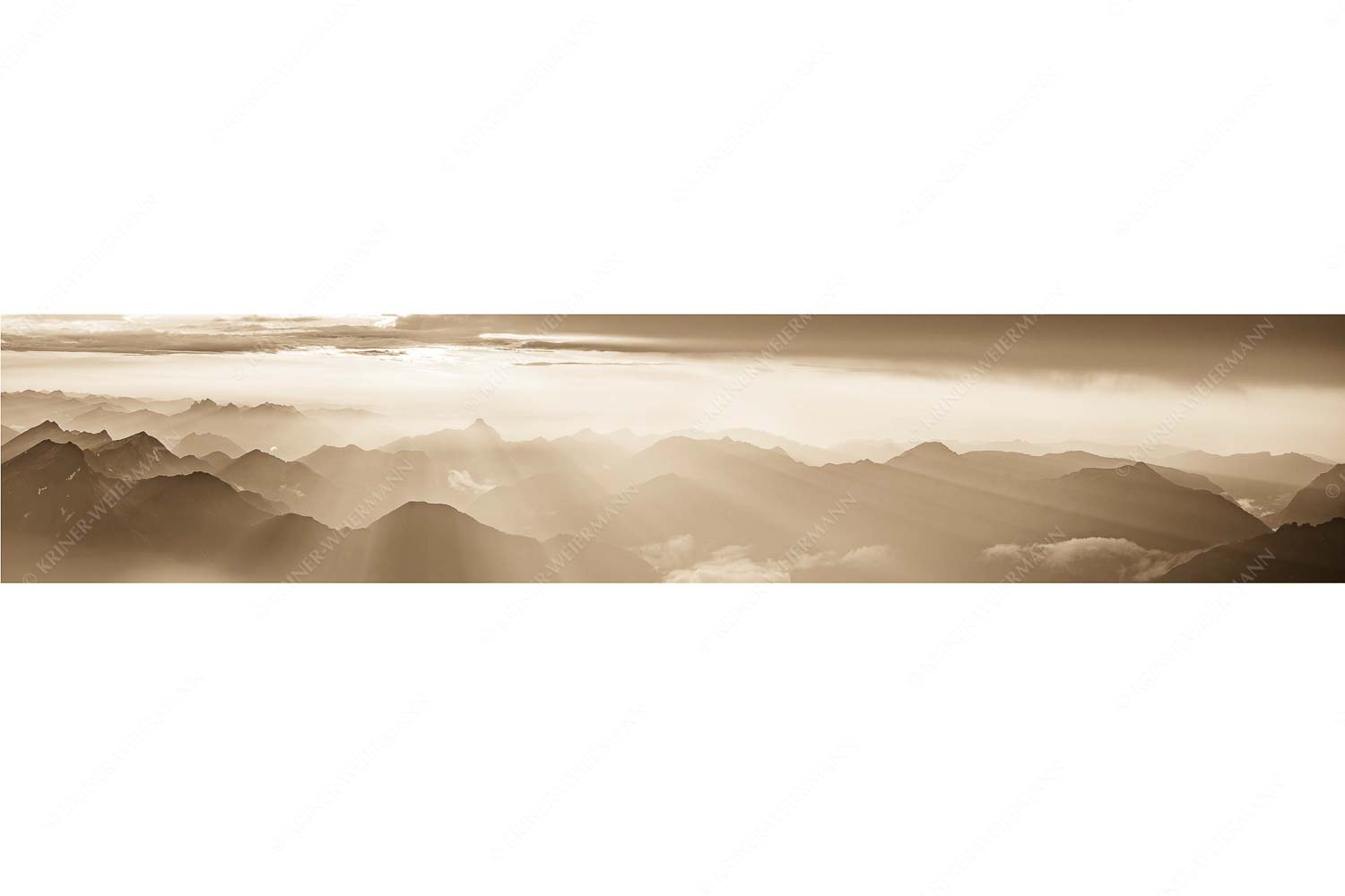 Shining II – Seitenverhältnis 5:1 — Grandiose Abendstimmung Zugspitze Blick von der Zugspitze über Thannheimer Berge in den Sonnenuntergang