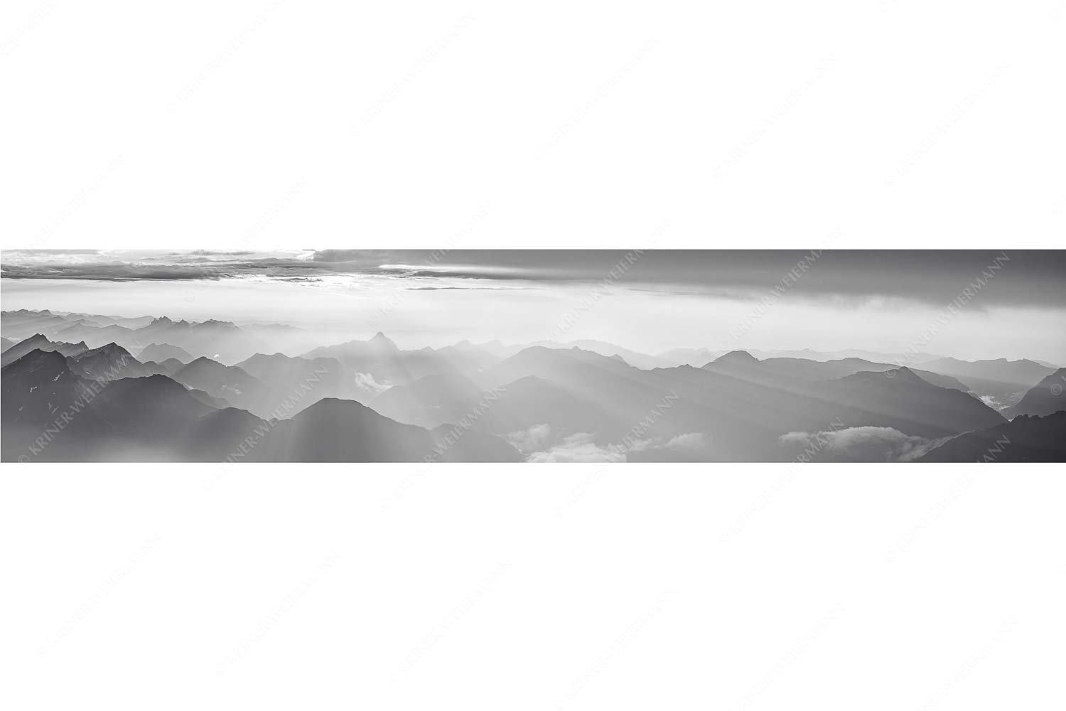 Shining II – Seitenverhältnis 5:1 — Grandiose Abendstimmung Zugspitze Blick von der Zugspitze über Thannheimer Berge in den Sonnenuntergang