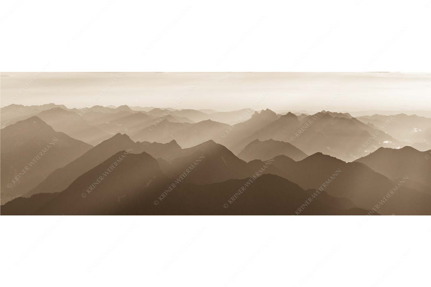 Shining – Seitenverhältnis 3:1 — Silhouetten Abendstimmung auf der Zugspitze Blick von der Zugspitze über Thannheimer Berge in den Sonnenuntergang