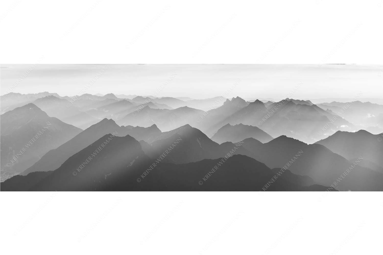 Blick von der Zugspitze über Thannheimer Berge in den Sonnenuntergang