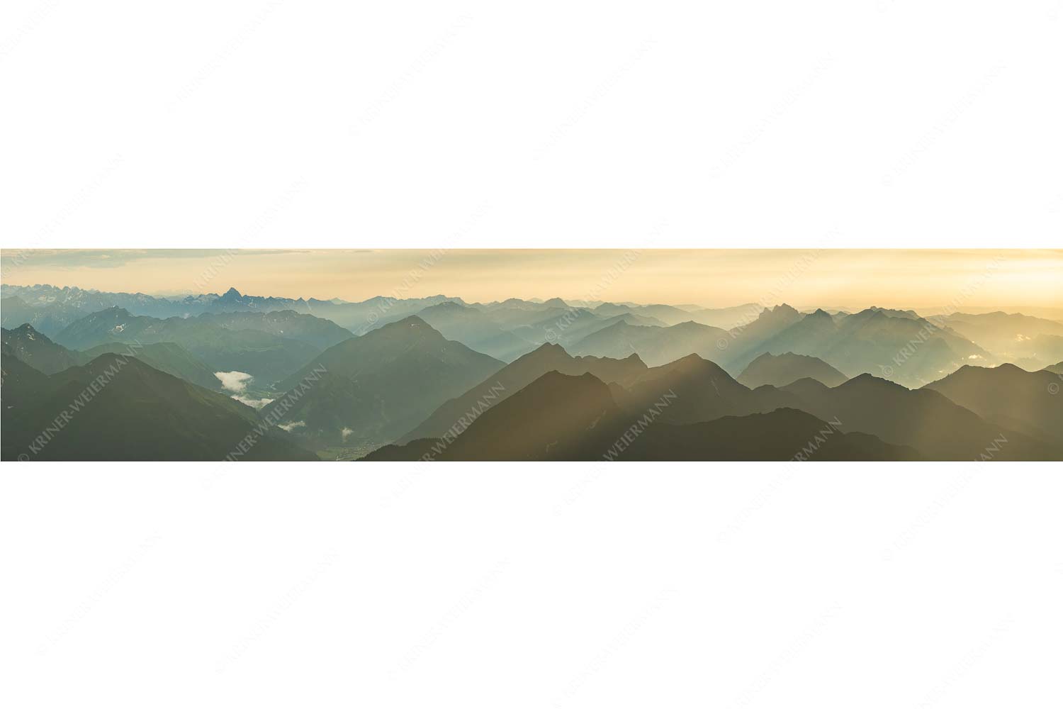 Shining – Seitenverhältnis 5:1 — Silhouetten Abendstimmung auf der Zugspitze Blick von der Zugspitze über Thannheimer Berge in den Sonnenuntergang