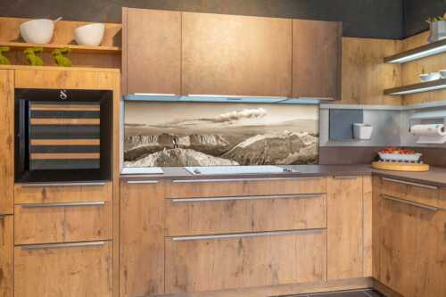 Erstes Licht an der Birkkarspitze im Karwendelgebirge - Sich beeindrucken lassen II - Größe ca. 180x60cm, Seitenverhältnis 3:1 - Bergsteiger im Karwendel - weitere Infos unter https://www.kriner-weiermann.de