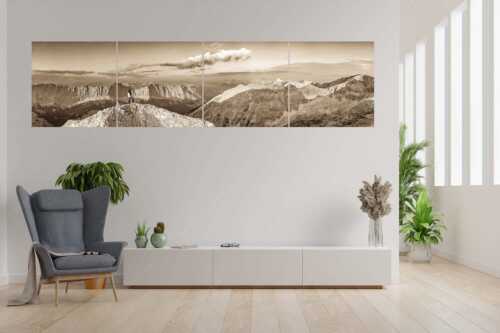 Erstes Licht an der Birkkarspitze im Karwendelgebirge - Sich beeindrucken lassen II - 4er Split, Größe ca. 280x70cm, Seitenverhältnis 4:1 - Bergsteiger im Karwendel - weitere Infos unter https://www.kriner-weiermann.de