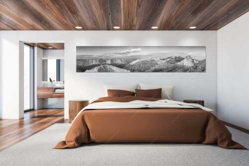 Erstes Licht an der Birkkarspitze im Karwendelgebirge - Sich beeindrucken lassen II - Größe ca. 300x60cm, Seitenverhältnis 5:1 - Bergsteiger im Karwendel - weitere Infos unter https://www.kriner-weiermann.de