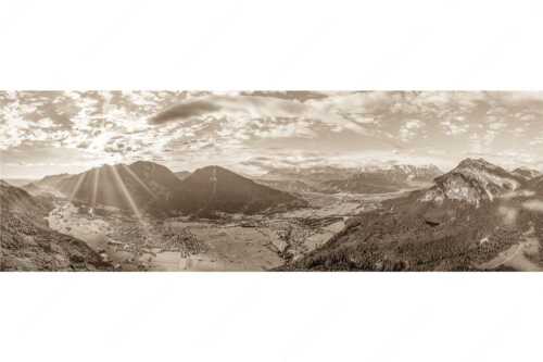 Blick über das Loisachtal und Garmisch-Partenkirchen ins Wettersteingebirge - sLoisachtal - Seitenverhältnis 3:1 - Farchant Burgrain und Garmisch-Partenkirchen - weitere Infos unter https://www.kriner-weiermann.de