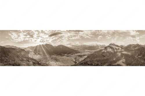 Blick über das Loisachtal und Garmisch-Partenkirchen ins Wettersteingebirge - sLoisachtal - Seitenverhältnis 4:1 - Farchant Burgrain und Garmisch-Partenkirchen - weitere Infos unter https://www.kriner-weiermann.de