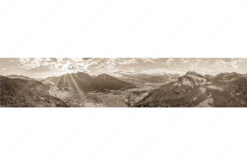 Blick über das Loisachtal und Garmisch-Partenkirchen ins Wettersteingebirge - sLoisachtal - Seitenverhältnis 5:1 - Farchant Burgrain und Garmisch-Partenkirchen - weitere Infos unter https://www.kriner-weiermann.de