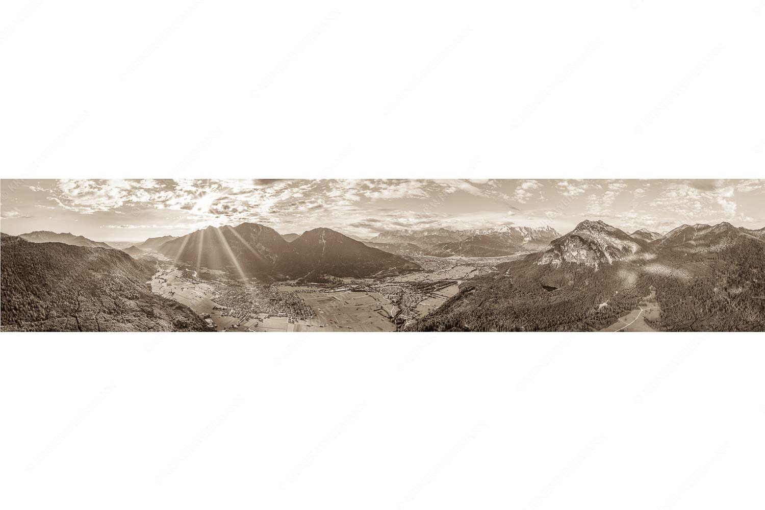 sLoisachtal – Seitenverhältnis 5:1 — Farchant Burgrain und Garmisch-Partenkirchen Blick über das Loisachtal und Garmisch-Partenkirchen ins Wettersteingebirge