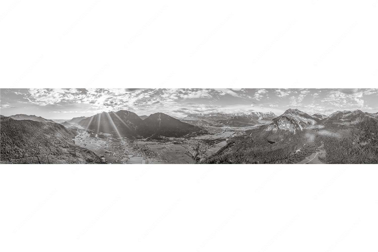 sLoisachtal – Seitenverhältnis 5:1 — Farchant Burgrain und Garmisch-Partenkirchen Blick über das Loisachtal und Garmisch-Partenkirchen ins Wettersteingebirge