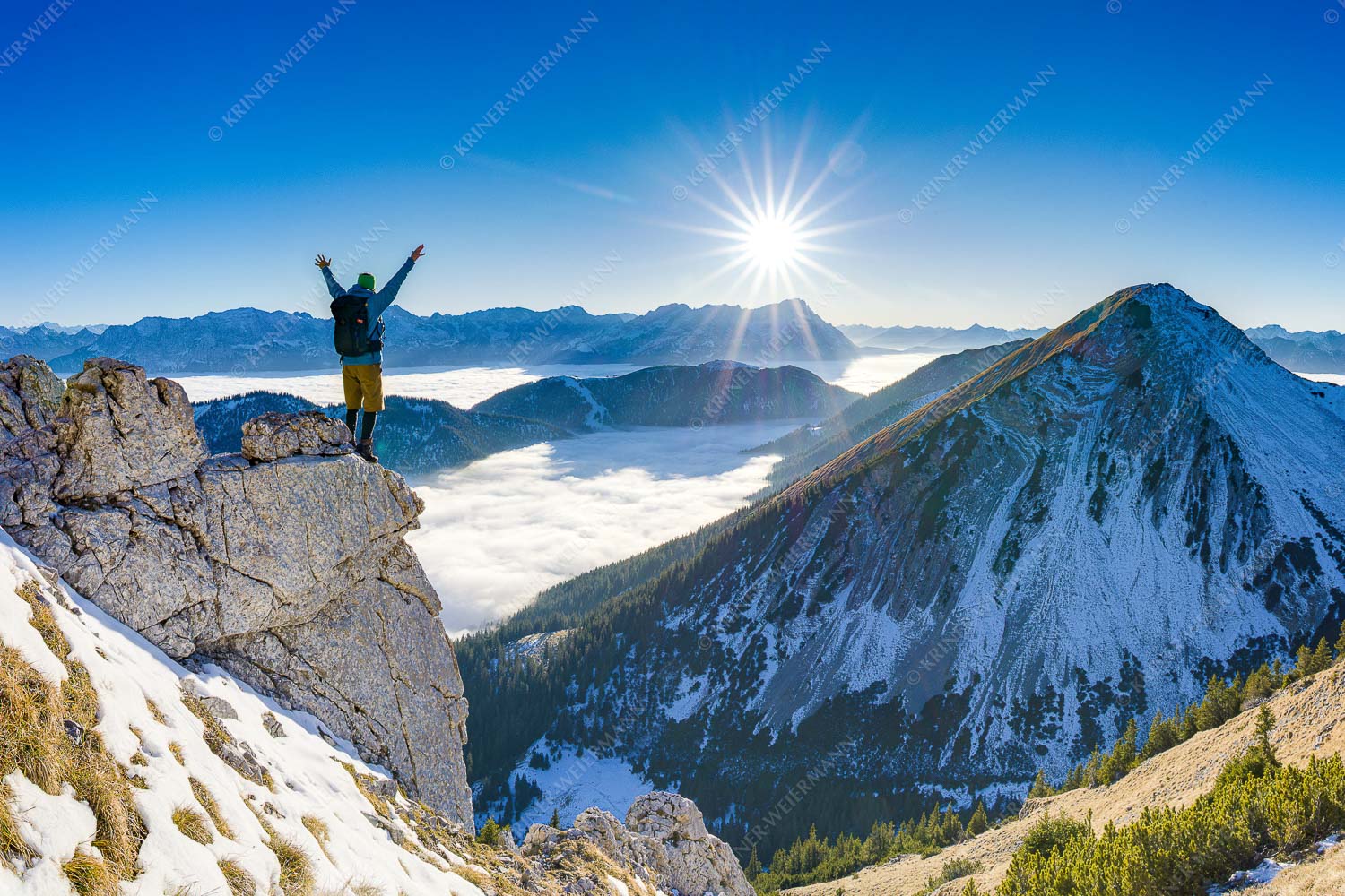 So a Freid – Seitenverhältnis 3:2 — Bergsteiger am Krottenkopf Blick auf den Bischof und Sonnenuntergang an der Zugspitze