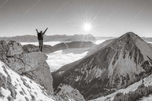 Blick auf den Bischof und Sonnenuntergang an der Zugspitze - So a Freid - Seitenverhältnis 3:2 - Bergsteiger am Krottenkopf - weitere Infos unter https://www.kriner-weiermann.de