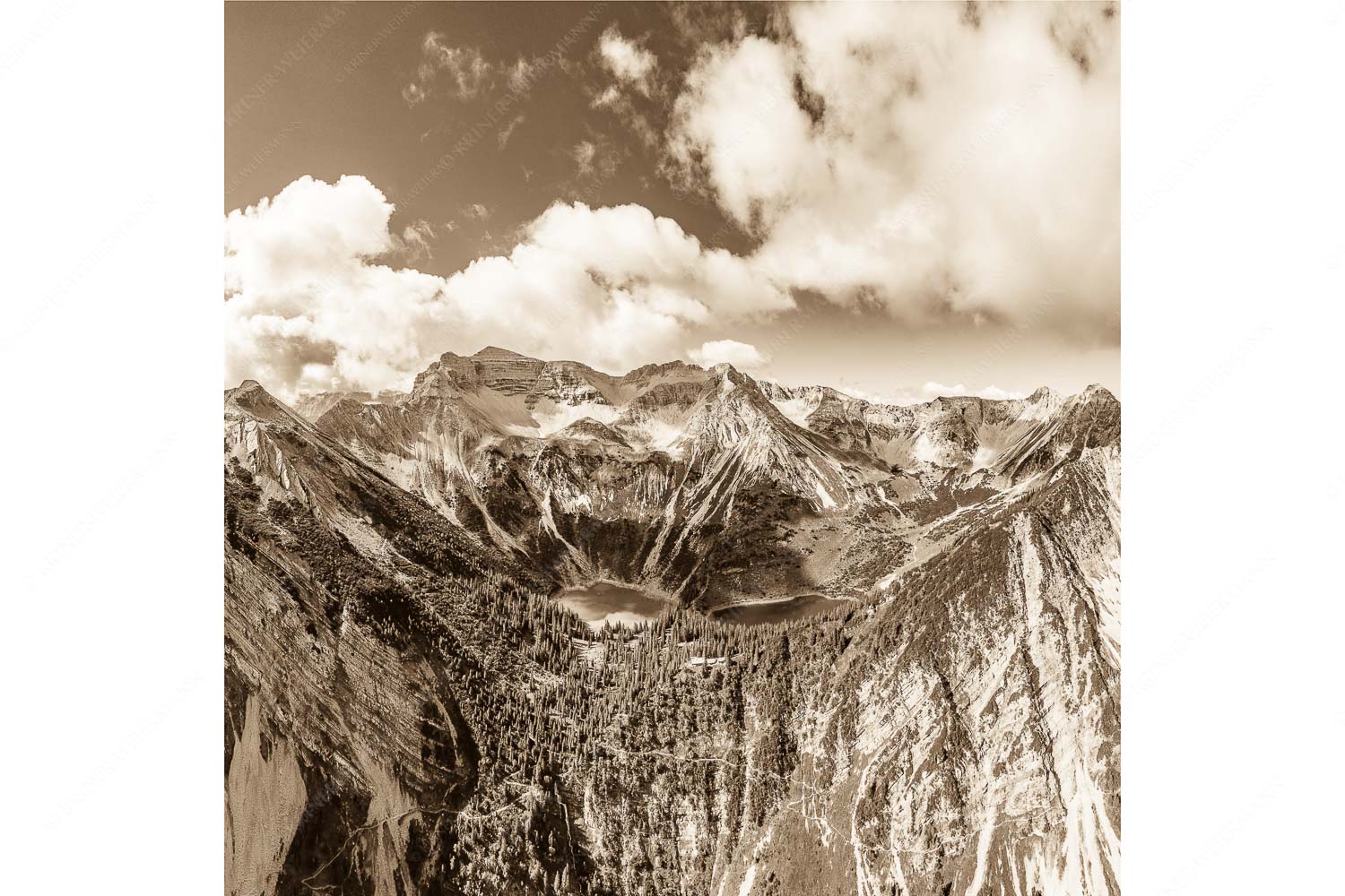 Soiern – Seitenverhältnis 1:1 — Soiernhaus Soiernseen und Soiernspitze Blick über das Soiernhaus und den Soiernseen zur Soiernspitze