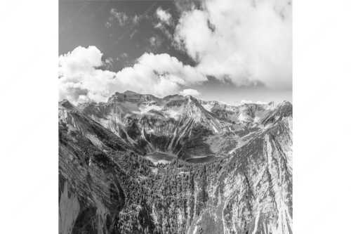 Blick über das Soiernhaus und den Soiernseen zur Soiernspitze - Soiern - Seitenverhältnis 1:1 - Soiernhaus Soiernseen und Soiernspitze - weitere Infos unter https://www.kriner-weiermann.de