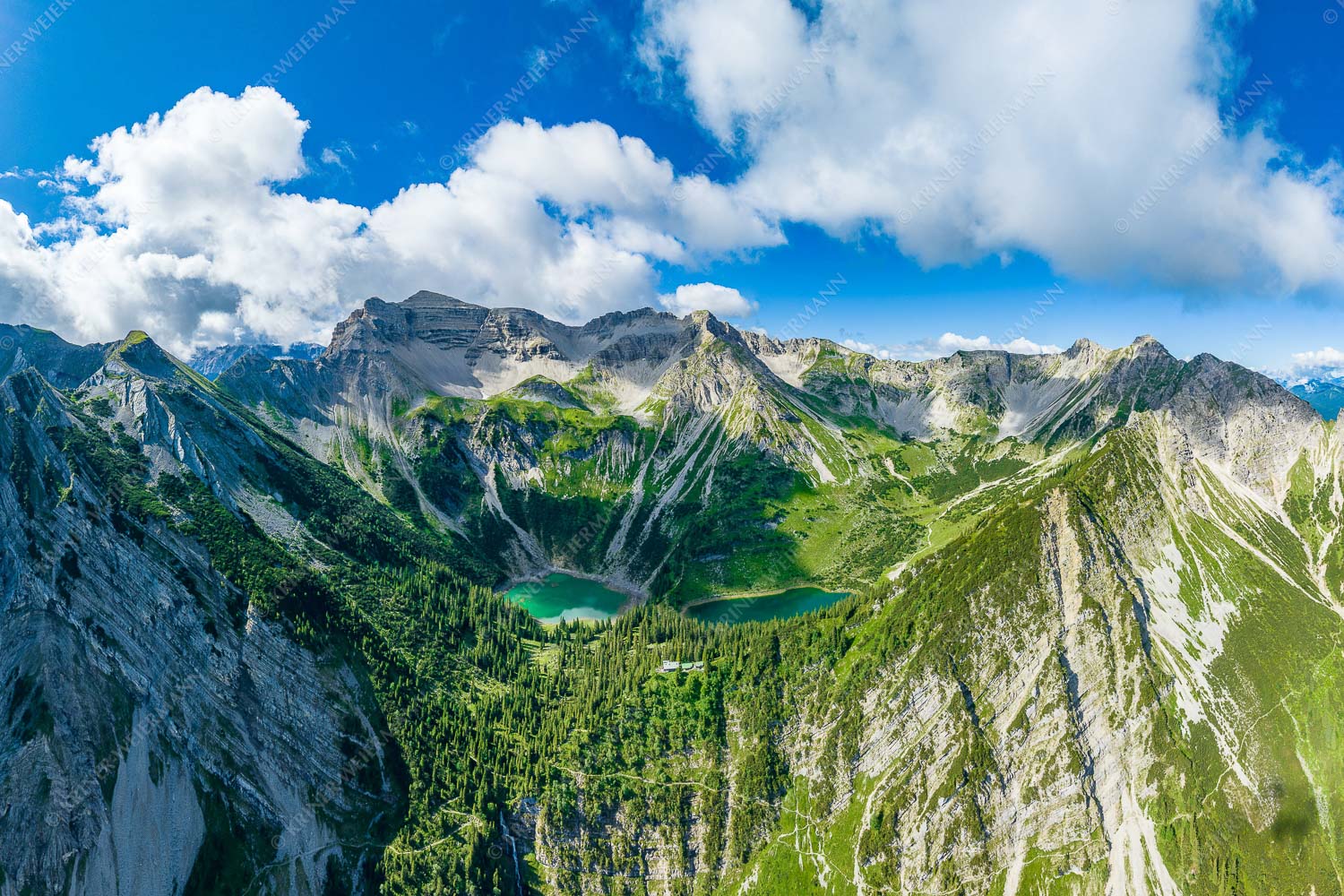 Blick über das Soiernhaus und den Soiernseen zur Soiernspitze