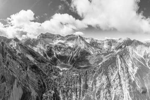Blick über das Soiernhaus und den Soiernseen zur Soiernspitze - Soiern - Seitenverhältnis 3:2 - Soiernhaus Soiernseen und Soiernspitze - weitere Infos unter https://www.kriner-weiermann.de