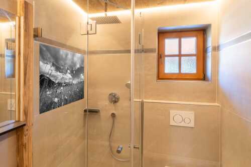 Die Hochstraße zwischen Krün und Mittenwald ist durch ihre artenreichen Wiesen geprägt - Sommer - Größe ca. 120x80cm, Seitenverhältnis 3:2 - Blumenwiese mit Karwendel - weitere Infos unter https://www.kriner-weiermann.de