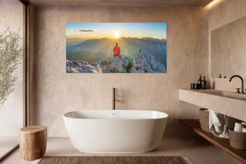 Blick übers Obere Isartal in den Sonnenaufgang im Karwendel - Sonnenanbeter - Größe ca. 180x90cm, Seitenverhältnis 2:1 - Bergsteiger auf der Wettersteinspitze - weitere Infos unter https://www.kriner-weiermann.de