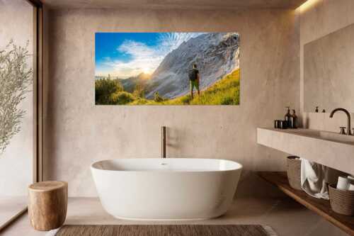 Wanderer am Kämitor mit Blick zum Sonnenaufgang im Wettersteingebirge - Sonnenaufgang am Zirbelkopf - Größe ca. 180x90cm, Seitenverhältnis 2:1 - Wandern im Wettersteingebirge - weitere Infos unter https://www.kriner-weiermann.de