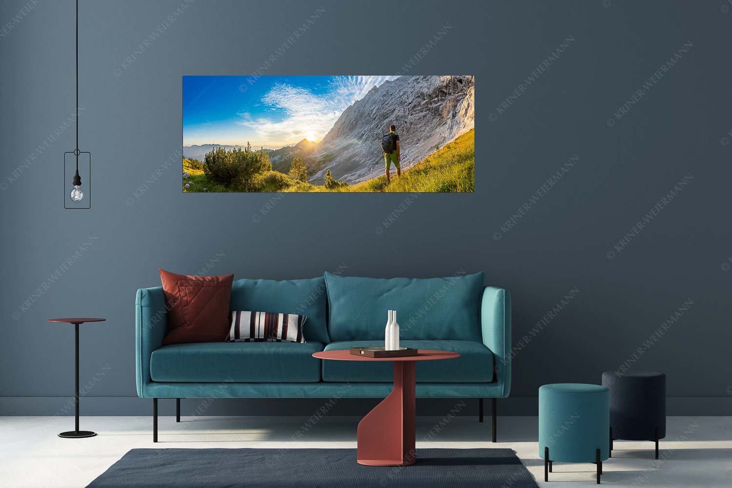 Wanderer am Kämitor mit Blick zum Sonnenaufgang im Wettersteingebirge - Sonnenaufgang am Zirbelkopf - Größe ca. 175x70cm, Seitenverhältnis 2,5:1 - Wandern im Wettersteingebirge - weitere Infos unter https://www.kriner-weiermann.de