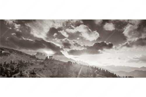 Am Abend scheint die Sonne noch warm und in herrlichem Licht an das Schachenschloss - Sonnenkönig - Seitenverhältnis 2,5:1 - Sonnenuntergang am Schachen - weitere Infos unter https://www.kriner-weiermann.de