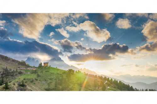 Am Abend scheint die Sonne noch warm und in herrlichem Licht an das Schachenschloss - Sonnenkönig - Seitenverhältnis 2:1 - Sonnenuntergang am Schachen - weitere Infos unter https://www.kriner-weiermann.de