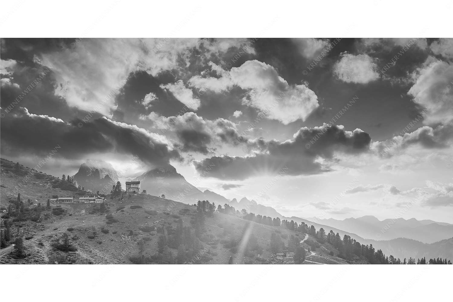 Am Abend scheint die Sonne noch warm und in herrlichem Licht an das Schachenschloss