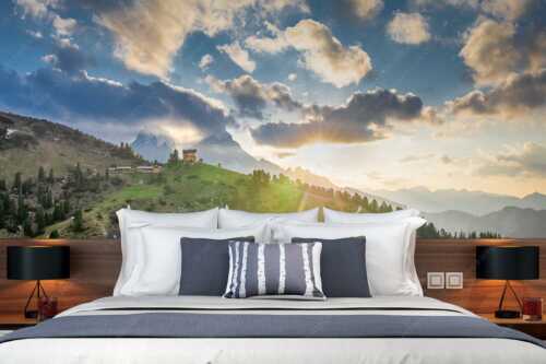 Am Abend scheint die Sonne noch warm und in herrlichem Licht an das Schachenschloss - Sonnenkönig - Größe ca. 350x140cm, Seitenverhältnis 2,5:1 - Sonnenuntergang am Schachen - weitere Infos unter https://www.kriner-weiermann.de