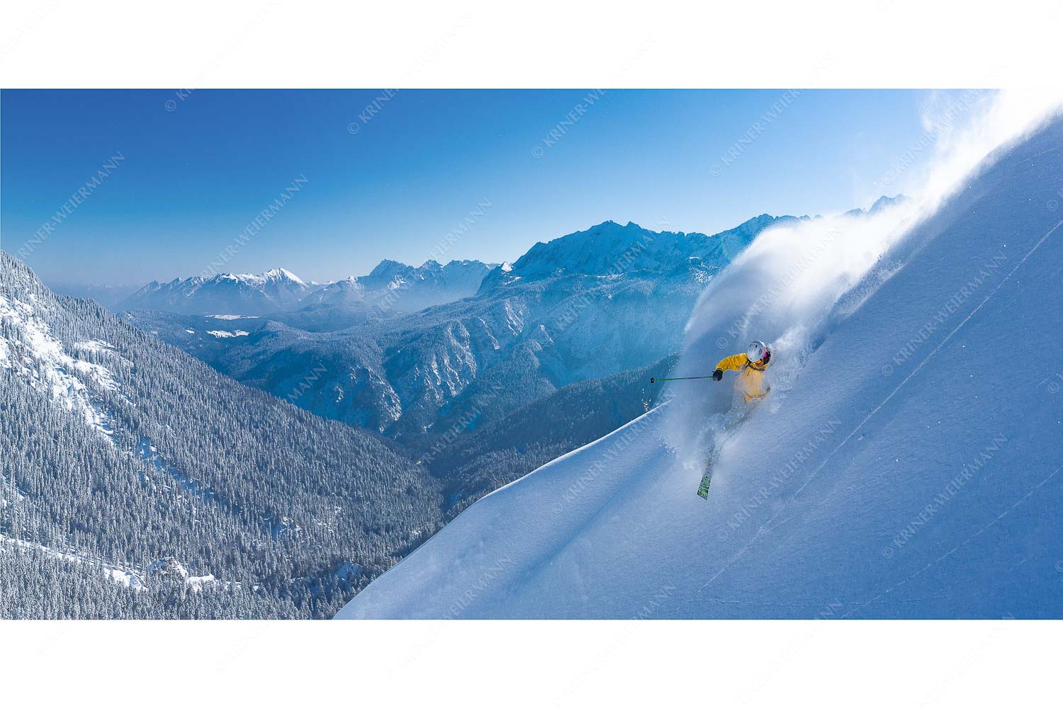 Traumhafter Schnee mit überwältigender Aussicht verspricht dieser Tag - Spass mit Aussicht - Seitenverhältnis 2:1 - Freeriding im Wettersteingebirge - weitere Infos unter https://www.kriner-weiermann.de