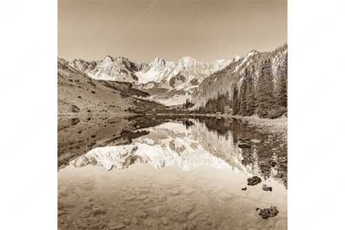 Blick über Soiernsee zur Schöttlkarspitze - Spiegelglatt - Seitenverhältnis 1:1 - Spiegelung am Soiernsee mit Schöttlkarspitze - weitere Infos unter https://www.kriner-weiermann.de