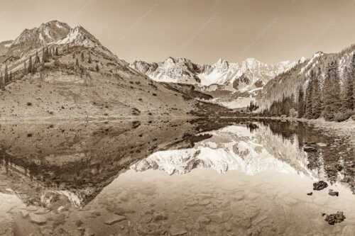 Blick über Soiernsee zur Schöttlkarspitze - Spiegelglatt - Seitenverhältnis 3:2 - Spiegelung am Soiernsee mit Schöttlkarspitze - weitere Infos unter https://www.kriner-weiermann.de