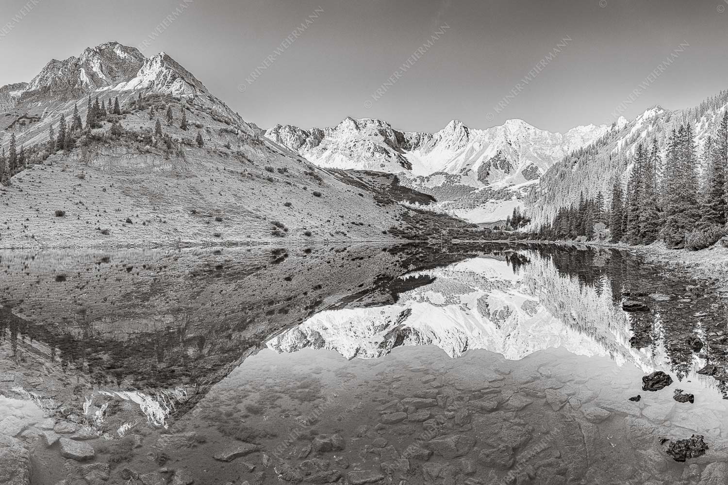 Spiegelglatt – Seitenverhältnis 3:2 — Spiegelung am Soiernsee mit Schöttlkarspitze Blick über Soiernsee zur Schöttlkarspitze