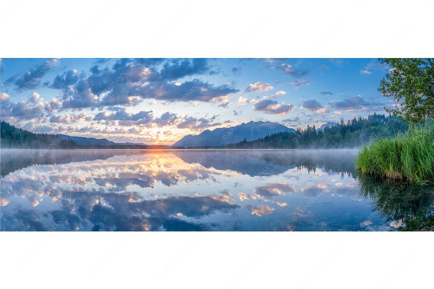 Spiegelsaal – Seitenverhältnis 2,5:1 — Morgenstimmung am Barmsee Herrliche Spiegelung bei aufgehender Sonne am Barmsee