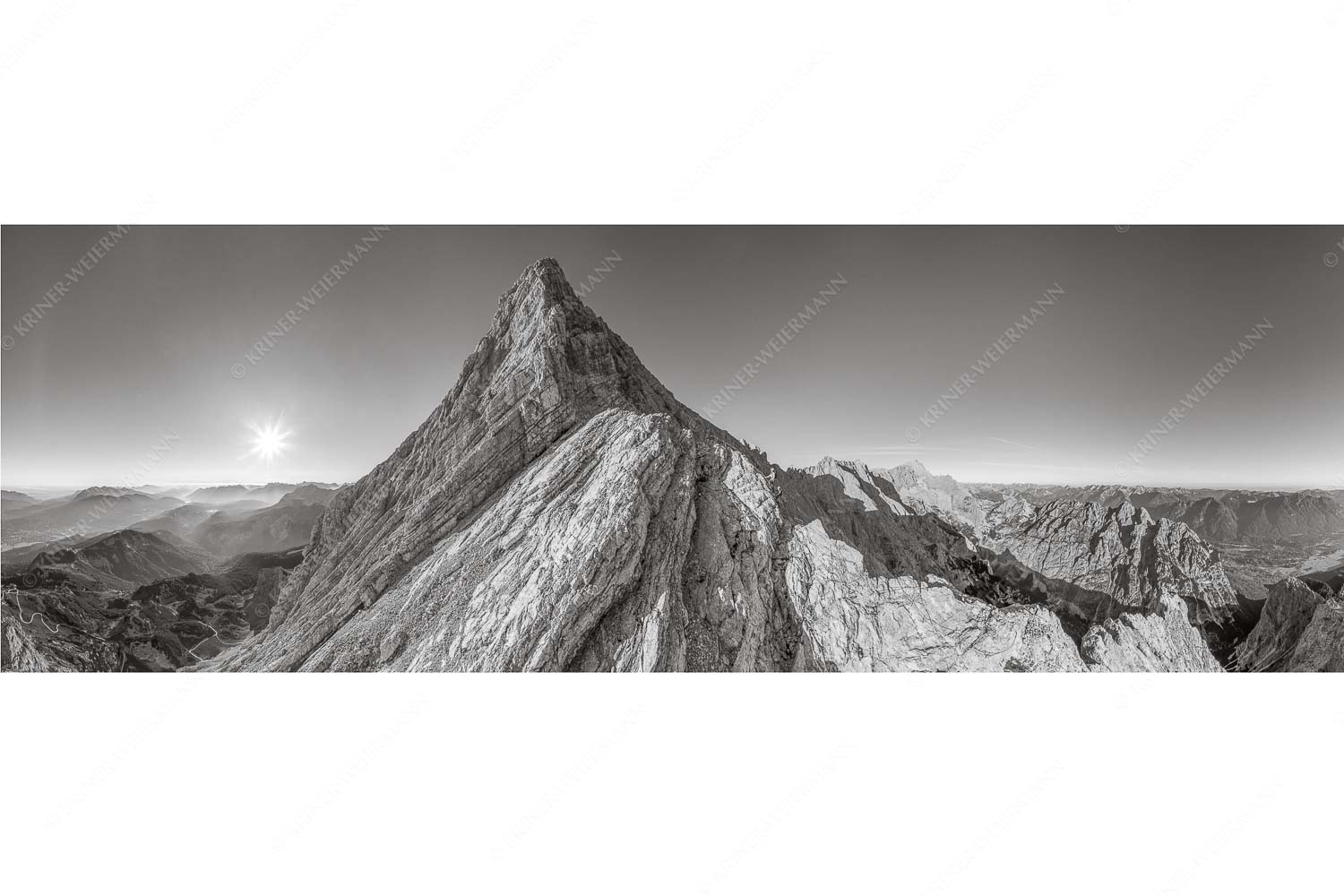 Spitze – Seitenverhältnis 3:1 — Bergsteiger an der Ferrata der Alpspitze Bergsteiger unterwegs auf der Ferrata kurz vor dem Alpspitzgipfel im Wettersteingebirge