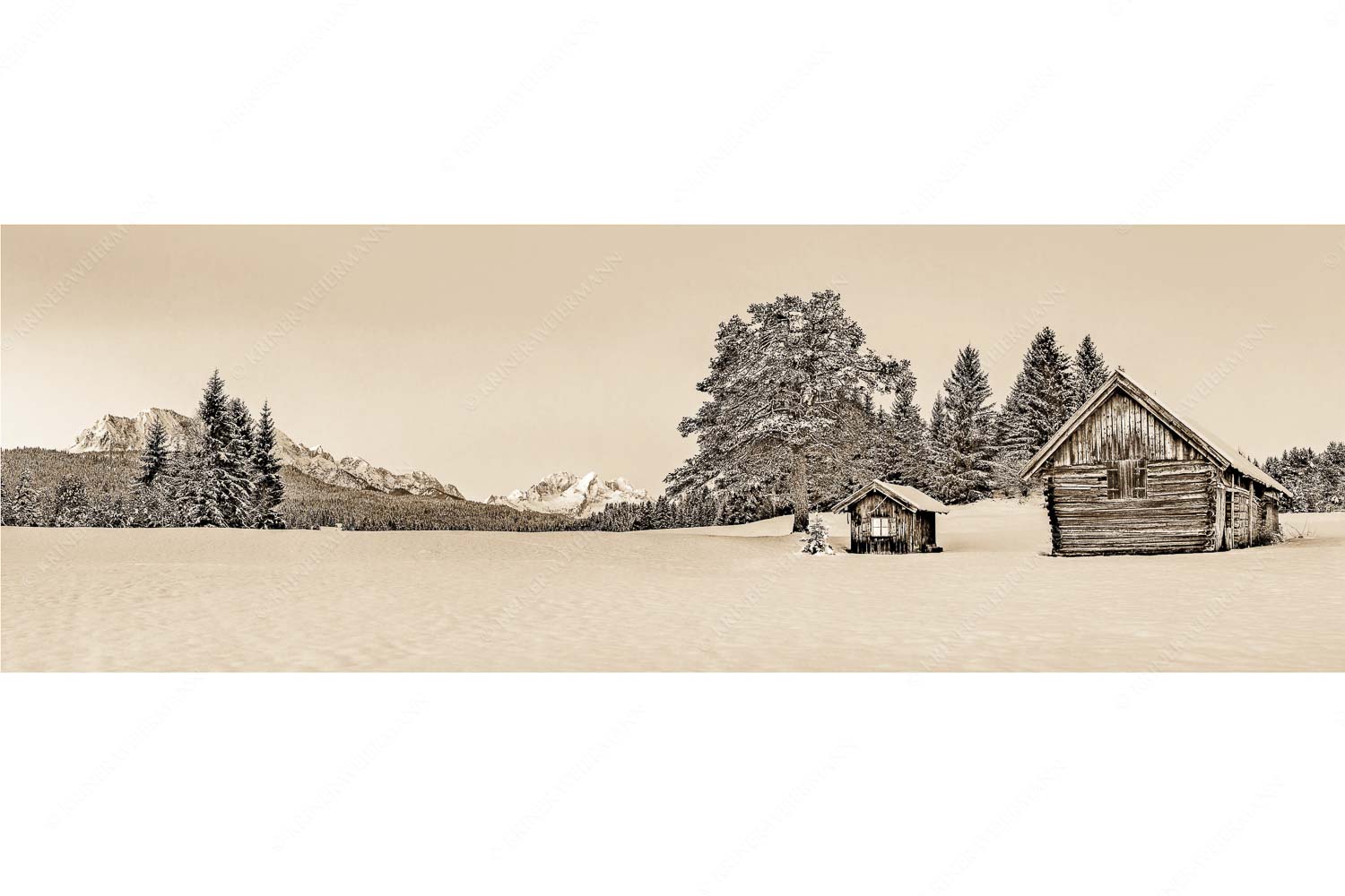 Staade Zeit II – Seitenverhältnis 3:1 — Christbaum an Hütte mit Wetterstein Adventliche Stimmung an Wiesmahdhütterl mit Blick auf Zugspitzmassiv
