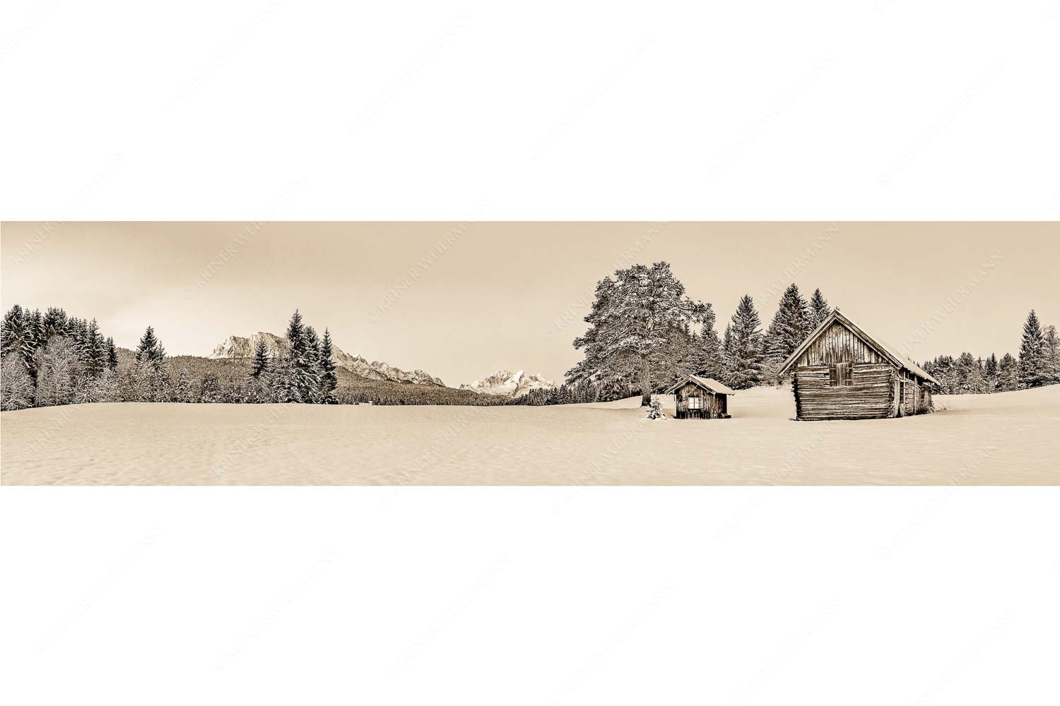 Staade Zeit II – Seitenverhältnis 4:1 — Christbaum an Hütte mit Wetterstein Adventliche Stimmung an Wiesmahdhütterl mit Blick auf Zugspitzmassiv