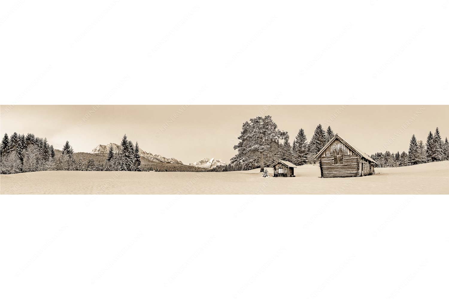Staade Zeit II – Seitenverhältnis 5:1 — Christbaum an Hütte mit Wetterstein Adventliche Stimmung an Wiesmahdhütterl mit Blick auf Zugspitzmassiv